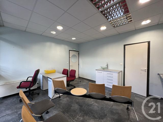 Appartement Local à louer - 1 pièce - 52.0 m2 - FOIX - 09 - MIDI-PYRENEES - Century 21 L'Agence