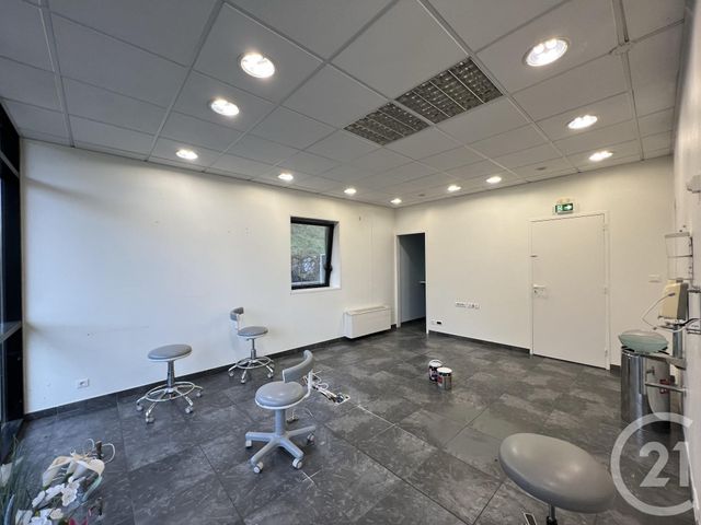 Appartement Local à louer - 1 pièce - 52.0 m2 - FOIX - 09 - MIDI-PYRENEES - Century 21 L'Agence