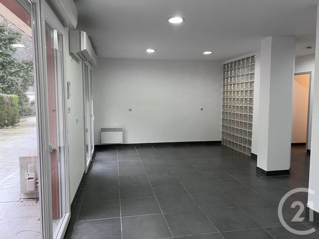 Appartement Local à louer - 2 pièces - 76.0 m2 - FOIX - 09 - MIDI-PYRENEES - Century 21 L'Agence